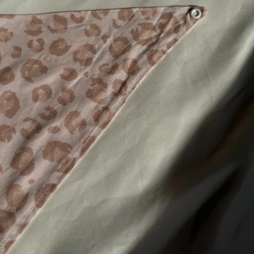 EUC, Canoodle Leopard Pattern Dog Bandana, Pink, Size M